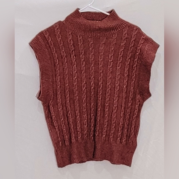 cupcakes & cashmere Cable Knit Sweater Vest - Picture 2 of 5